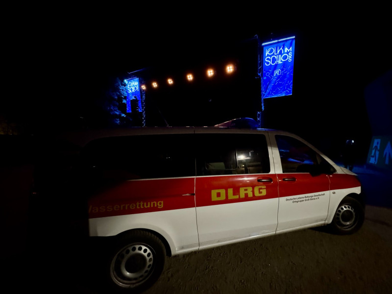 Pel. GG 18/50 vor der Bühne in der Nacht 
